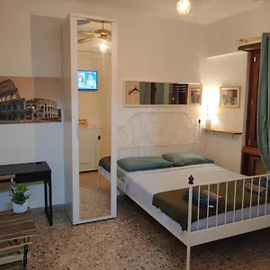 Quarto em Acomodações Particulares Trastevere Station, Roma